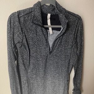 Lululemon size 6 black and white long-sleeve